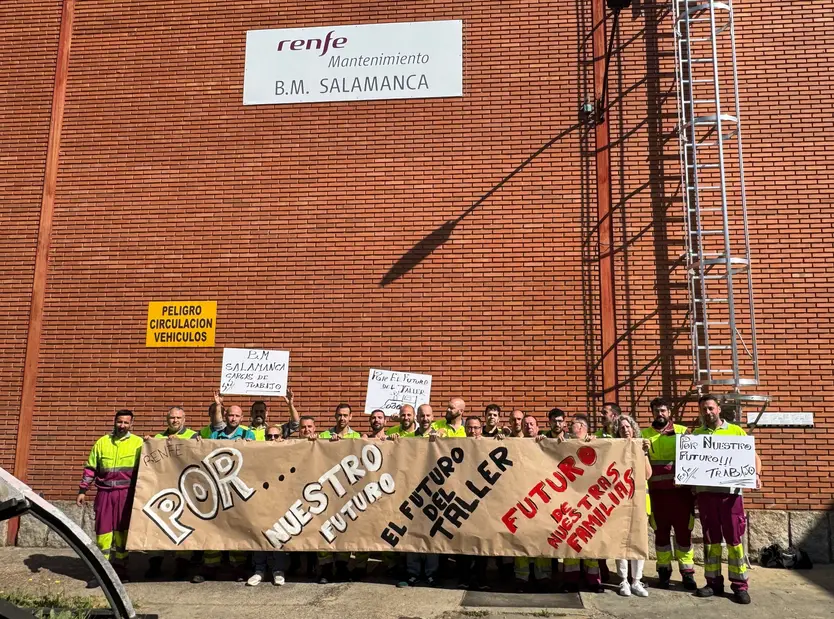 Concentración trabajadores de la Base de Mantenimiento de Renfe - Salamanca