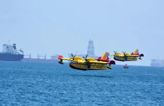 Dos hidroaviones