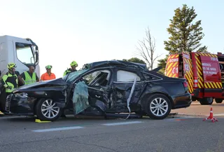 Un fallecido y una herida al colisionar un camión y un turismo a la altura de Becerril de Campos | Foto: ICAL