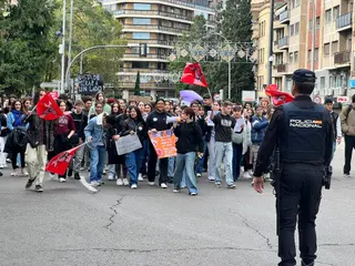 Cortado el tráfico desde Puerta Zamora hasta Gran Vía por la manifestación estudiantil contra el bullying | Salamanca24horas