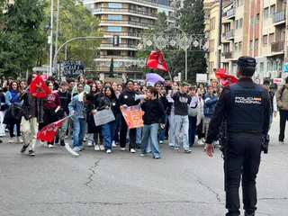 Cortado el tráfico desde Puerta Zamora hasta Gran Vía por la manifestación estudiantil contra el bullying | Salamanca24horas