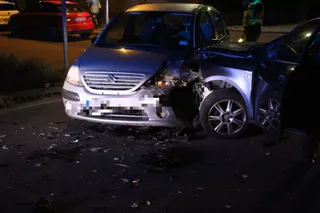 GALERÍA | Una mujer herida tras una fuerte colisión entre dos coches en la entrada de la urbanización Las Canteras