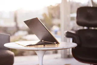 Ordenador tecnología oficina casa hombre monitor portátil