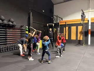 Cerca de un centenar de niños y jóvenes salmantinos participan en una actividad lúdico-deportiva centrada en la fuerza, la resistencia y el trabajo en equipo | Asociación Juvenil PRODESI Salamanca