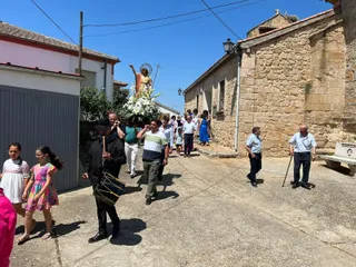 Procesión en honor a San Juan Bautista en Calzada de Don Diego
