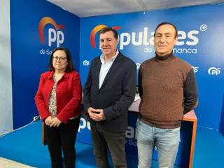 Los diputados parlamentarios del PP José Antonio Bermúdez de Castro, María Jesús Moro y Pedro Samuel Martín en una rueda de prensa. Foto SALAMANCA24HORAS.COM