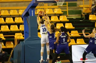 Katie Lou anotó 27 puntos ante Kursk.