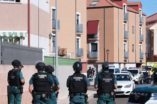 Un varón en Santovenia de Pisuerga (Valladolid) se atrinchera en su domicilio con un rehén. Foto ICAL