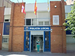 Entrada al edificio de la Policía Local de Santa Marta de Tormes
