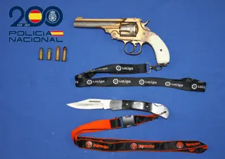 Detenido de madrugada en Salamanca con un revólver cargado oculto bajo la sudadera