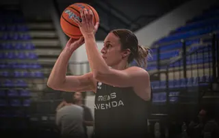 Marta Canella, en un entrenamiento con Avenida | FOTO CB AVENIDA