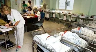Izquierda Unida critica que el "errático" plan de ayudas a la maternidad dejó fuera a varias mujeres