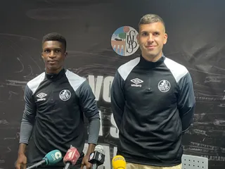 Presentación de Bouba y Adrián Carrasco / FOTO SALAMANCA24HORAS.COM