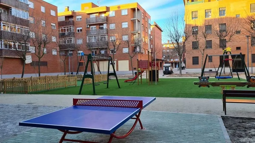 Concluyen las obras de cinco plazas plazas interiores del barrio El Zurguén