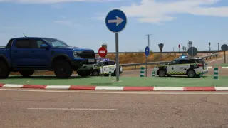 Un herido al chocar un camión contra un coche en Aldehuela de la Bóveda - Andrea Mateos