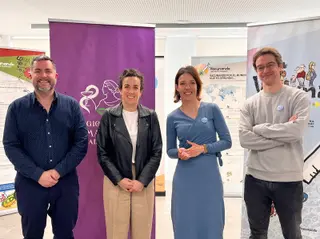 En la fotografía, la Presidenta del Colegio Oficial de Farmacéuticos de Salamanca, Dña. Ma. Engracia Pérez Palomero, su Gerente., Oscar Barazal Peralo, el colegiado D. Luis Marcos Nogales, y Dña. Raquel Carnero