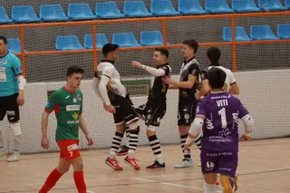 Los jugadores de Unionistas FS celebran un gol ante Intersala Zamora / FOTO SALAMANCA24HORAS.COM