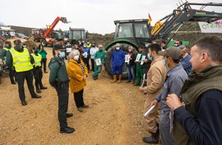 Protesta agricultores frente a subdelegada gobierno en Siega Verde. ICAL