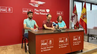 Francisco Diaz, David Serrada y Carmen Ávila en la rueda de prensa en la sede del PSOE de Peñaranda