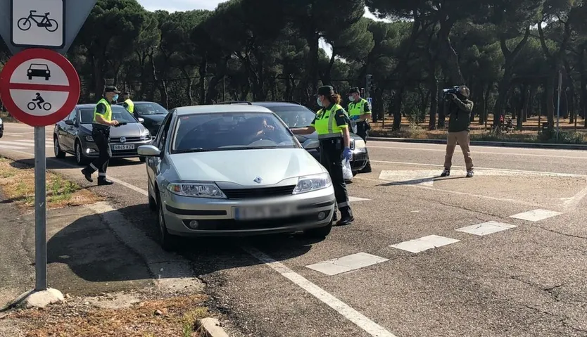 Agentes realizan un control de alcoholemia en Salamanca