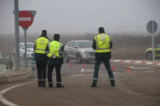 Control de alcohol y drogas realizado por agentes de la Guardia Civil de Tráfico en la carretera del Helmántico | Andrea Mateos