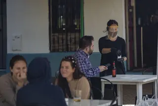 El sector hostelero de la Comunidad advierte de la falta de mano de obra y cifra en 1.200 los profesionales que necesita incorporar de forma urgente
