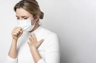 Mujer con mascarilla