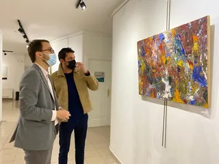 El pintor salmantino Fernando de Cabo muestra su expresionismo abstracto conceptual en el Espacio Joven de Salamanca