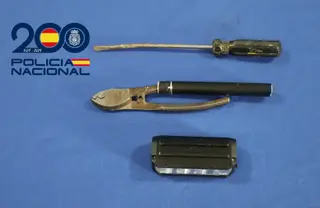 Detenido un varón por hurto de cartera y posterior utilización de tarjetas bancarias | Policía Nacional