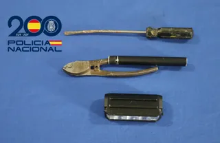 Detenido un varón por hurto de cartera y posterior utilización de tarjetas bancarias | Policía Nacional
