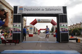 Carlos Gallego vence en la trigésimo octava edición de la Media Maratón Diputación | FOTO SALAMANCA24HORAS.COM