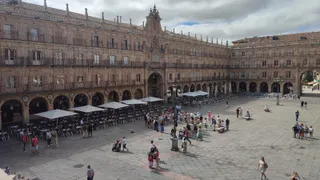 Plaza Mayor de Salamanca. Gente, verano, sol, pasear, terrazas, personas (4)