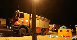 Un incendio calcina el salón y el garaje de una vivienda en Endrinal