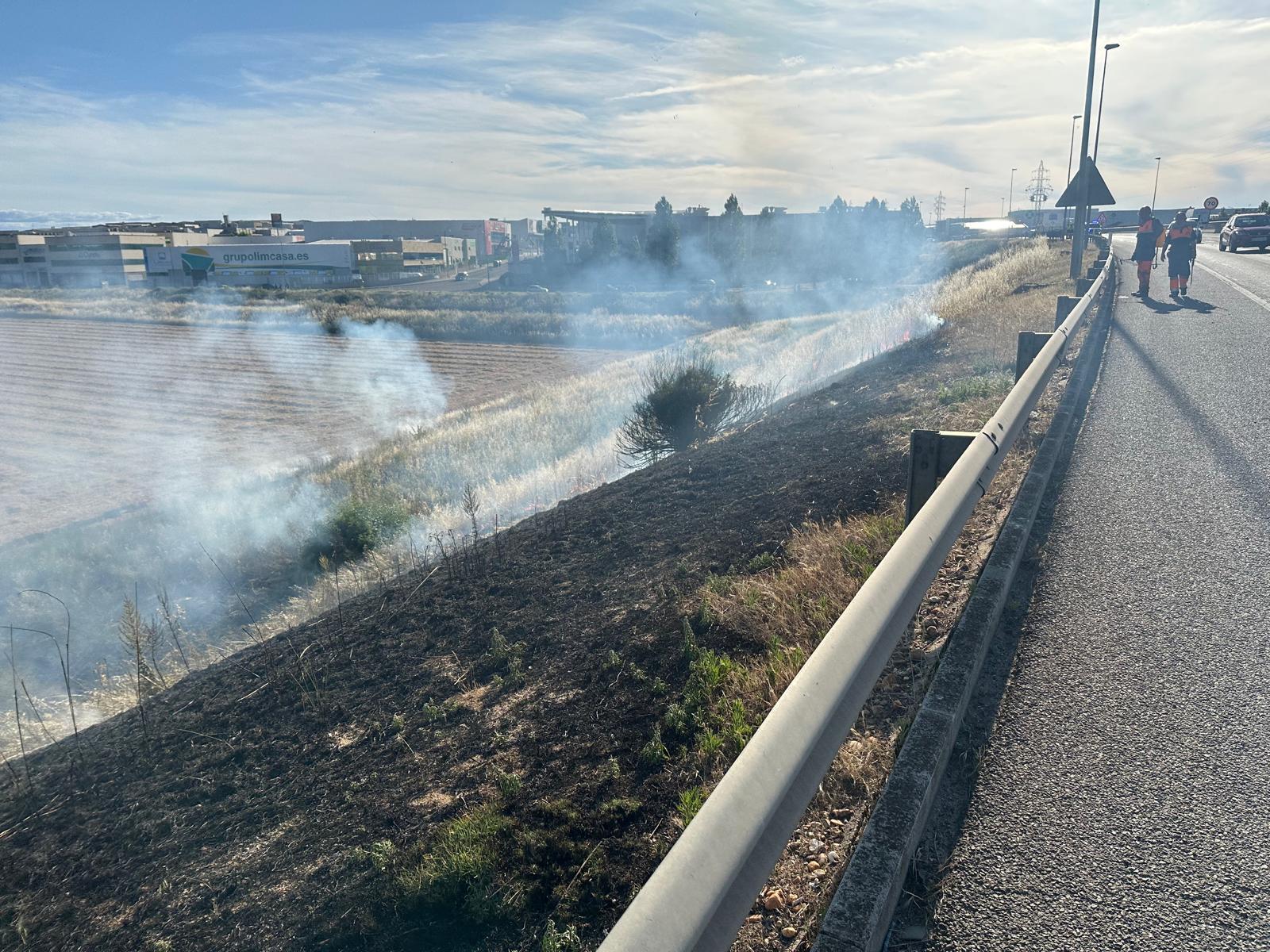 Incendio de pelusa en Carbajosa. Carbajosa Noticias