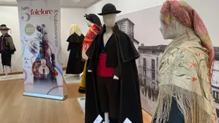 La tradición se abre paso en Salamanca con dos nuevas exposiciones que evocan al folclore en el Palacio de Garcigrande