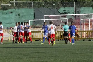 Un tempranero gol de Cascón da el triunfo al Santa Marta ante el Salmantino