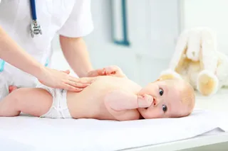 Bebé en la consulta de pediatría. Foto Infosalus
