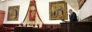 El Claustro de Doctores aprueba los doctorados honoris causa de Juncker, Marín, Barceló y Calvo Serraller