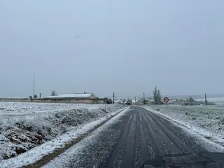 La nieve se deja ver en la provincia de Salamanca durante este Domingo de Resurrección. Pedrosillo de los Aires.