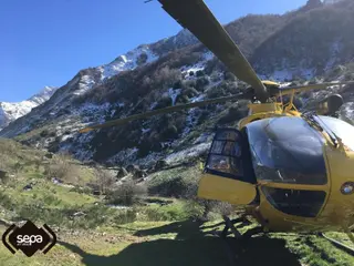 Rescate de montaña. Foto de archivo