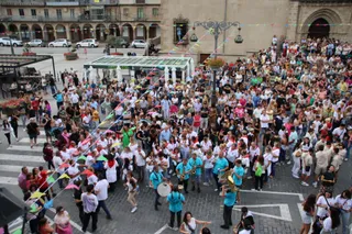 Encuentro de peñas con charanga en Béjar. Foto de archivo