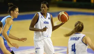 Nogaye Lo, ante Szekszard | FOTO SALAMANCA24HORAS.COM