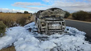Una furgoneta echa a arder en la N-620, en Barbadillo | Andrea M