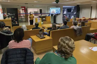 Un momento del taller de menus navideños saludables de la biblioteca municipal de Peñaranda