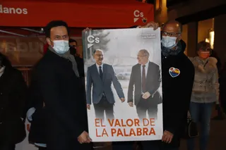 Luis Fuentes junto a Edmundo Bal presentan el cartel de la campaña electoral de Ciudadanos