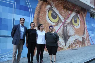 Mural de Perfumerías Avenida en el barrio Oeste