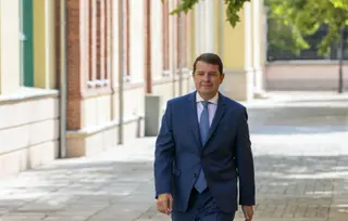 Mañueco denuncia que la nacionalización de casi un millón de personas altera el censo electoral