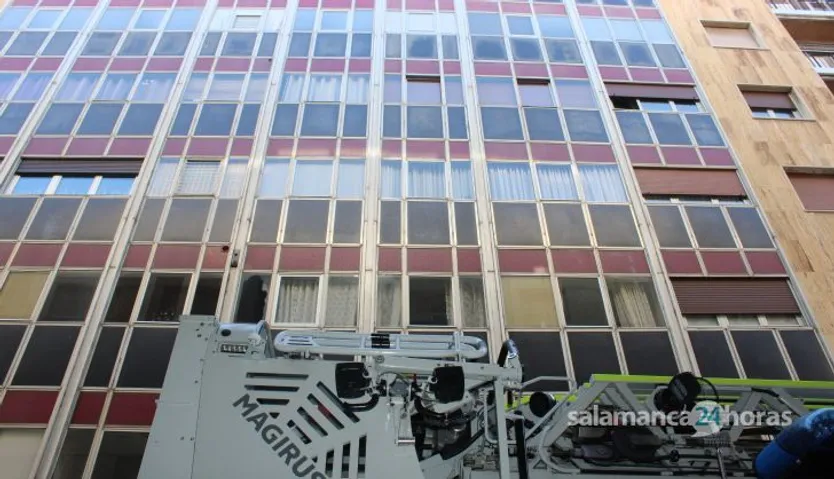 GALERÍA | Fuga de agua en un edificio de la calle Rodriguez Fabrés