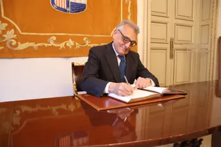 Carlos García Carbayo, recibe al embajador italiano en España, Giuseppe Buccino