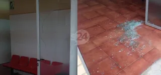 Un jugador visitante rompió la puerta de vestuarios al descanso